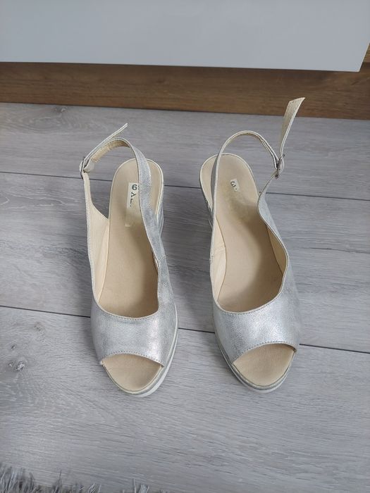 Buty na koturnie rozmiar 39