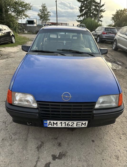 Опель кадет авто опель у гарному стані Opel Kadett E