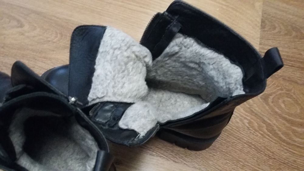 Жіночі шкіряні ботинки натуральне хутро, колір: чорний.