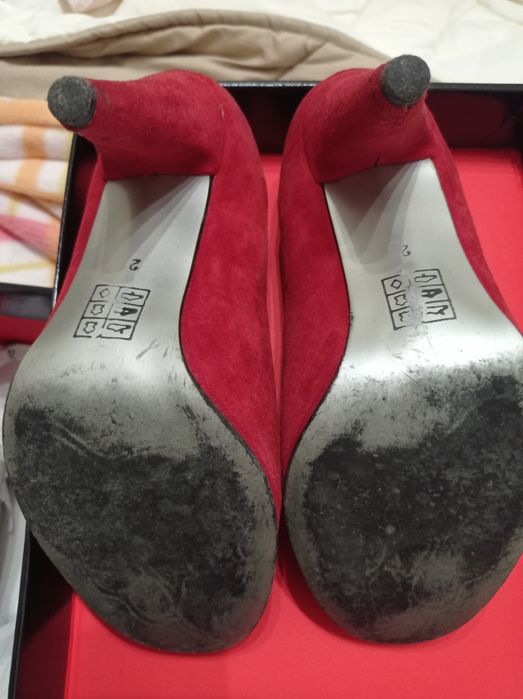 Sapatos clássicos camurça vermelhos 35