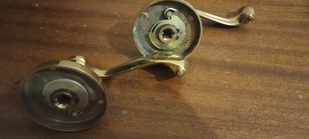 Дверная ручка натуральная  бронза, цвет латунь