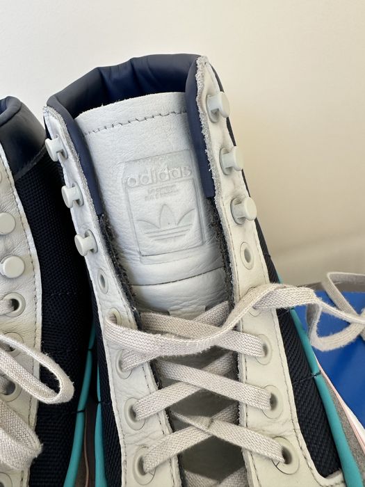 Ботінки adidas оригінал,шкіра р.38