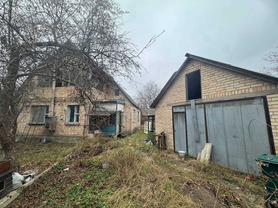 Будинок під реконструкцію з бетонним перекриттям. Хооша локація