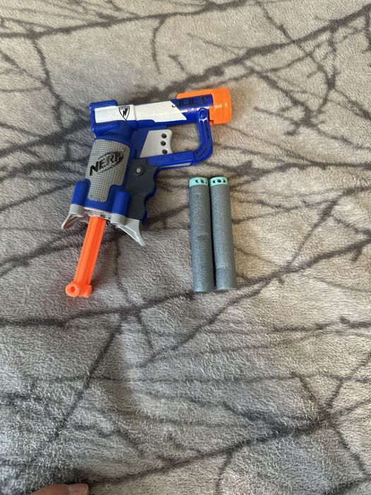 Маленький пістолет Nerf