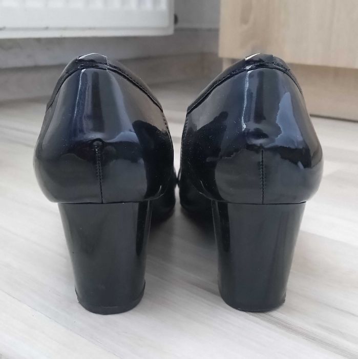 Czarne lakierkowe z siateczką czółenka Elisa Esposito roz. 39/26 cm