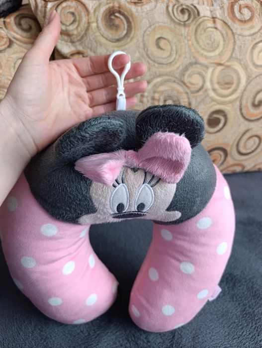 Подушка для комфортної подорожі