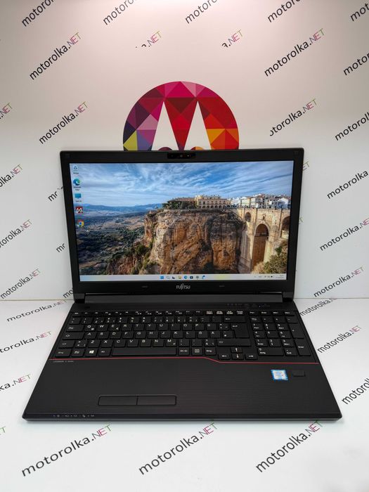 Ноутбук Fujitsu LifeBook E556 15,6" FullHD/i5-6300U/8 RAM/256 SSD