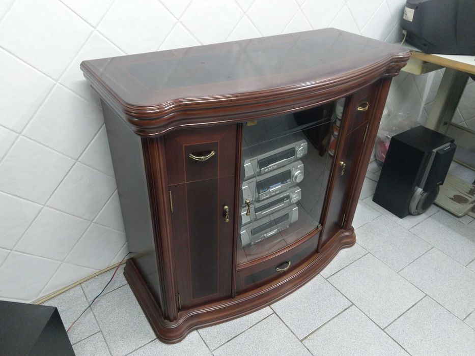 Móvel de televisão cerejeira