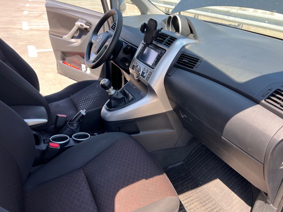 Продаж Toyota Verso 2011