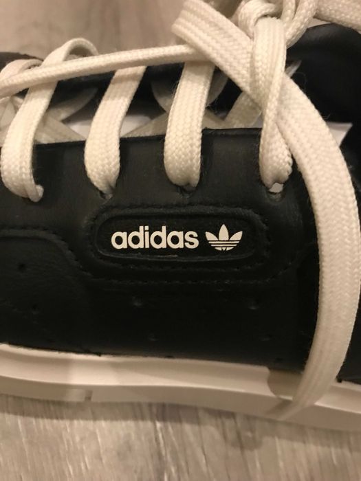 Adidas em pele SLEEK