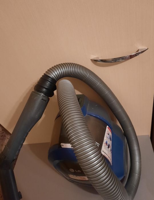 Пылесос LG 1600W домашний бытовой