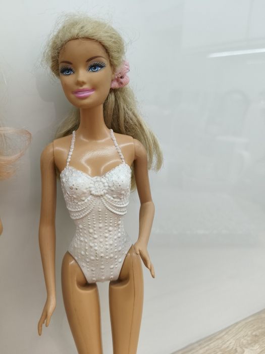 Lalki Barbie w strojach kąpielowych