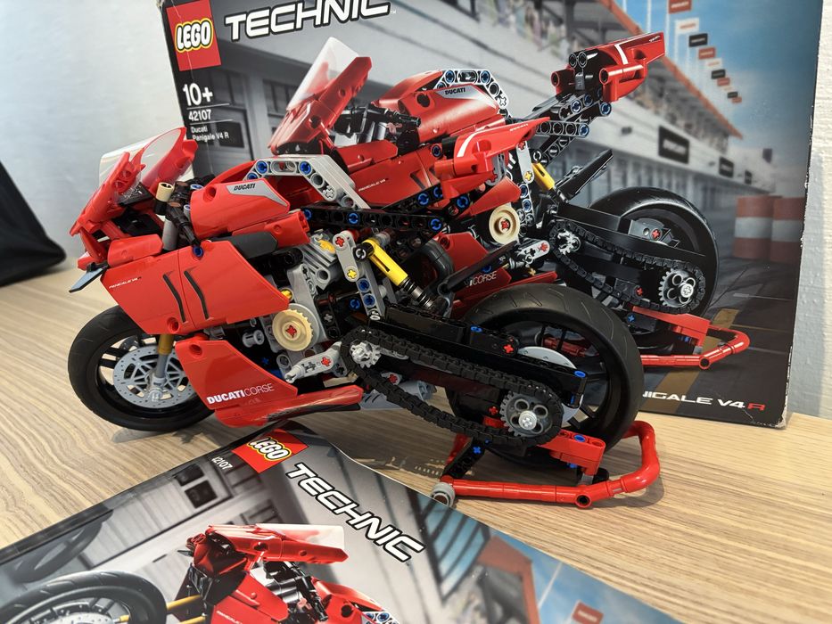 Lego Tecnics Ducati Panigale V4 R