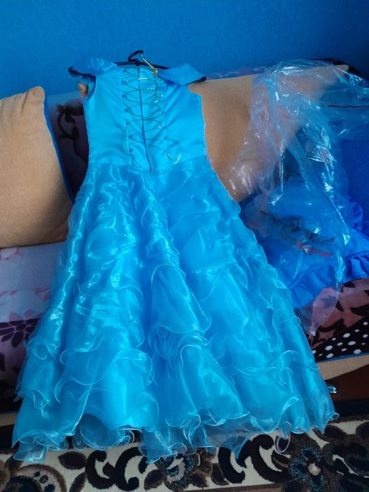 Сукні святкові вечірні