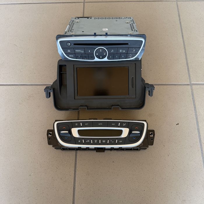 Дисплей салону TOM TOM, блок клімату, магнітолаRenault Megane 3