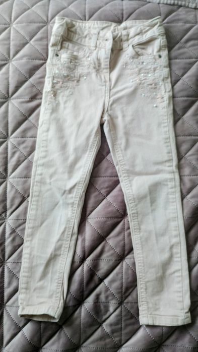 Pudrowe jeansy 110/116