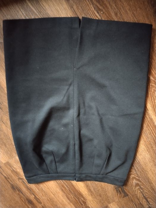 Elegancka ołówkowa spódnica, Reserved, rozmiar 34. Czarno kremowa