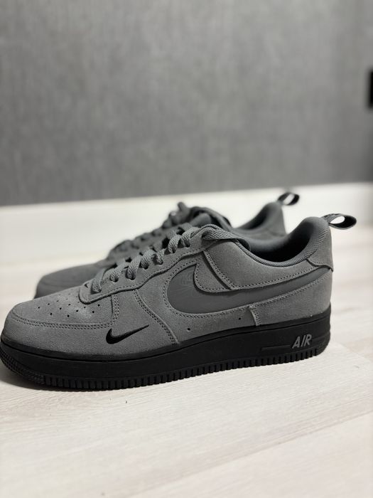 Чоловічі кросівки Nike Air Force 1 07 LV8
