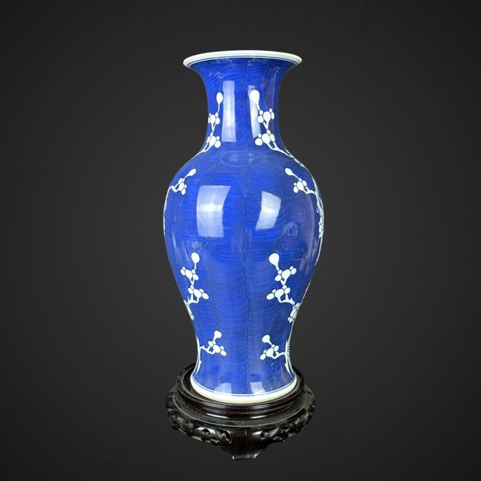 Chiński wazon kwiat wiśni prunus kobalt z podstawką Jingdezhen B4/6195