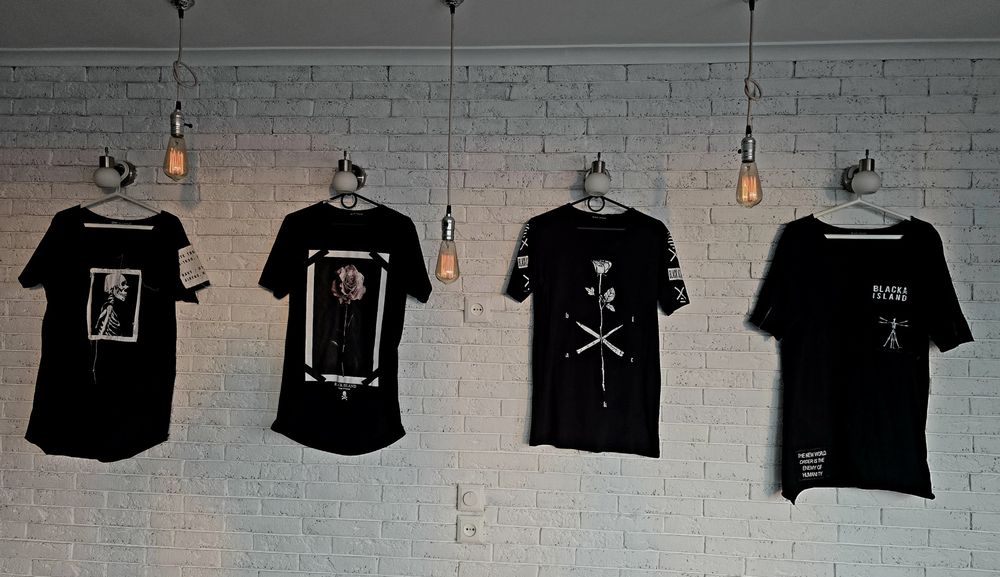 Дизайнерські чоловічі футболки розмір S.