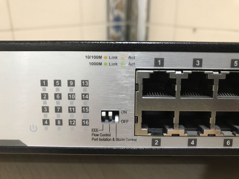 Switch D-Link 16 portas Unmanaged