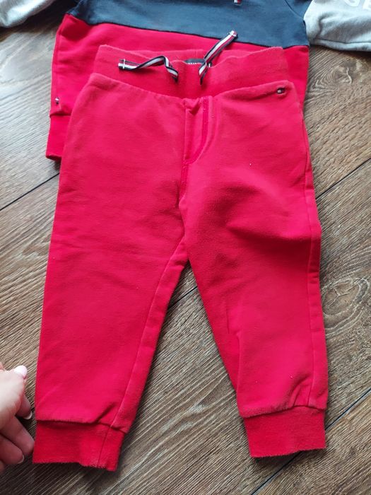 Zestaw Tommy Hilfiger spodnie i bluza z kapturem rozmiar 80