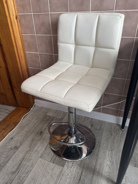 Два барних стільця