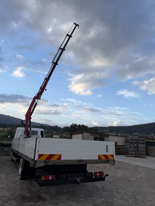 Mitsubishi Fuso com grua de 12M estrado
