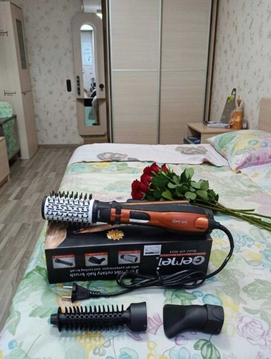 Фен щітка стайлер з насадками та обертанням