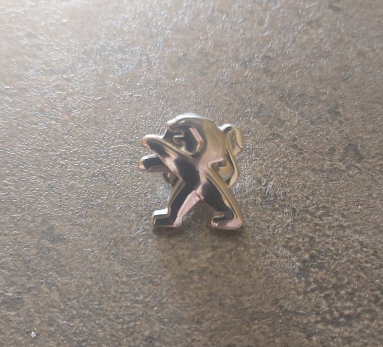 Продам значек PEUGEOT.