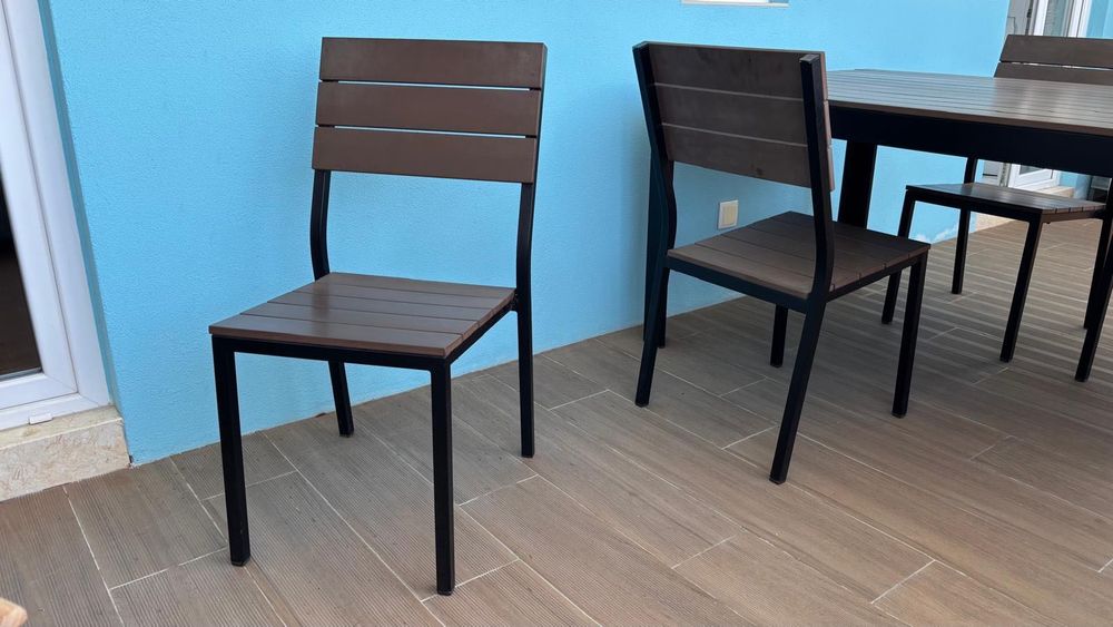 Mesa + 4 cadeiras para exterior. Ikea Falster usada em bom estado