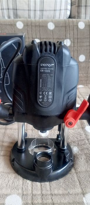 Ручний фрезер Dnipro-M ER-120S