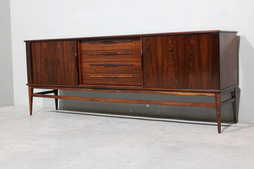 Aparador escandinavo da década de 1960 em pau santo