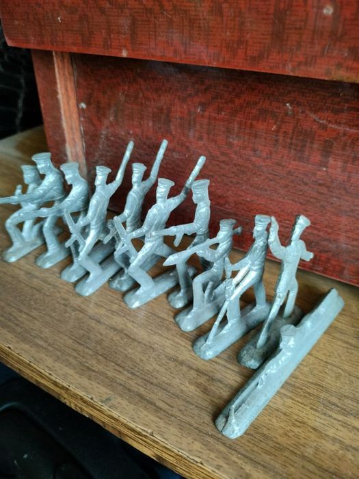 2 набора оловянных металлических солдатиков времён СССР