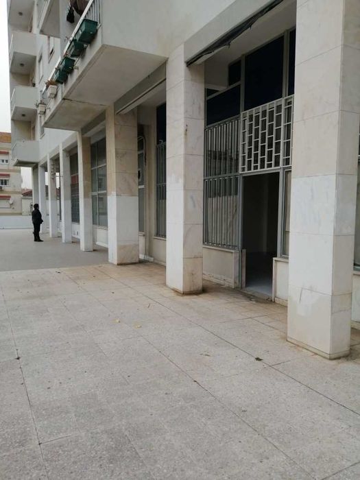 Arrenda-se loja/armazém/escritório na Bobadela