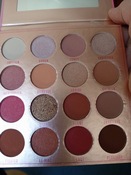 Палетка тіней для повік Love Is My Drug. Makeup Obsession