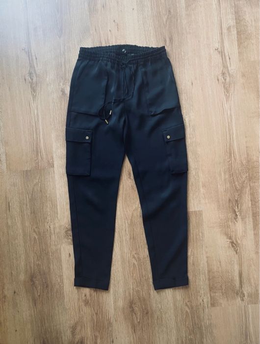 Czarne spodnie cargo bojówki z kieszeniami H&M XS