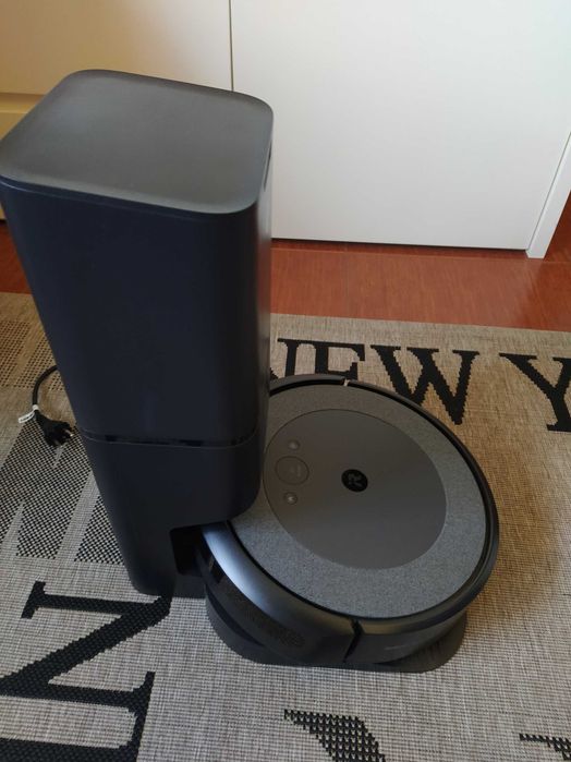 Aspirador iRobot Roomba i5 + Clean Base – Muito Bom Estado