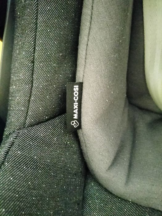 Nosidełko - fotelik samochodowy Maxi Cosi Pebble Plus z bazą