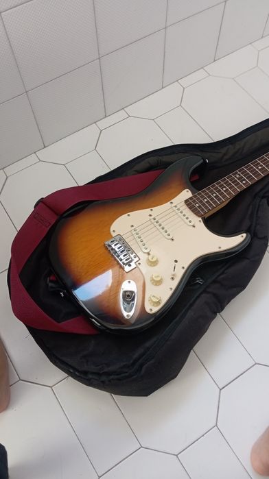 Guitarra squier strat fender