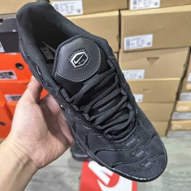 Buty sportowe Nike Air Max TN Plus Black R.43