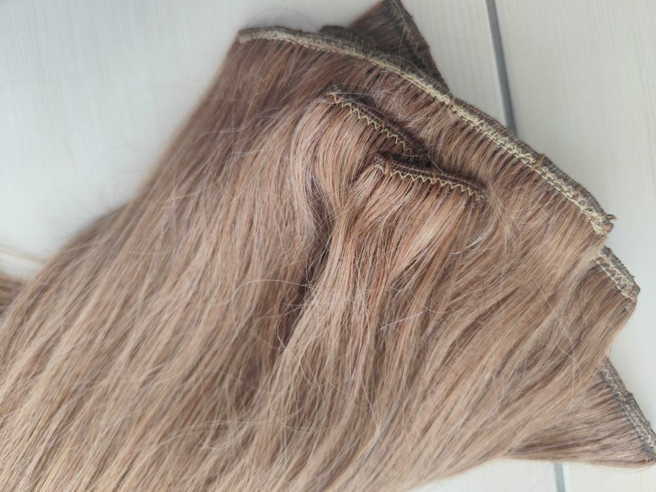 Naturalne włosy ciemny blond doczepiane 5 taśm na spinki 45 cm 126 g