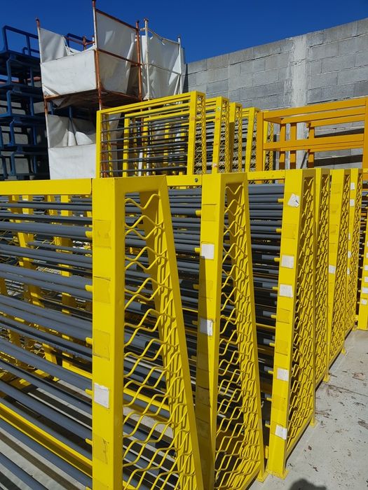 Estantes bancadas de lojas de tecidos tudo em bom estado