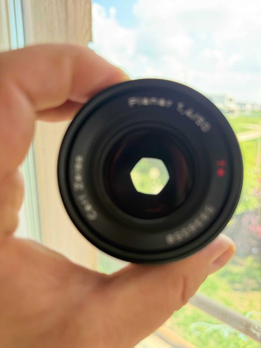 Carl Zeiss Planar T* 50 mm f/1.4 - Contax/Yashica