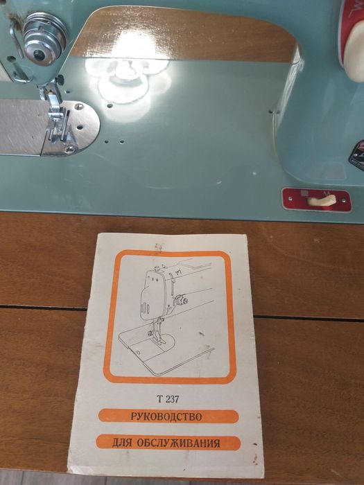 Швейна машинка "Лада" 237-1