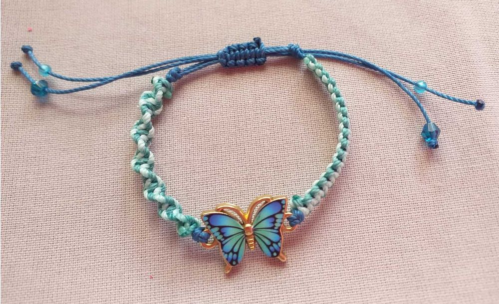 10 Pulseiras em Macramê com Borboletas em diversas cores