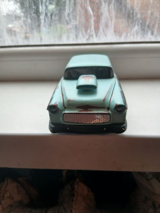 Продам машинку Chevy