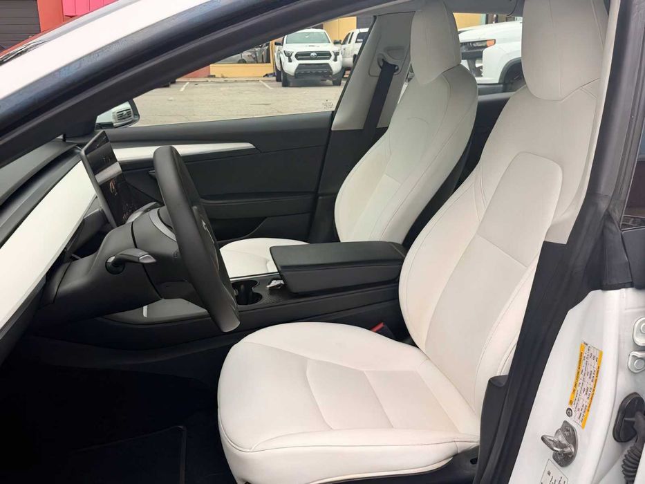 Tesla Model 3 Long Range      2022