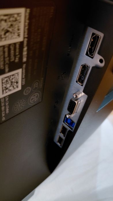 Monitor Dell  P2419H, Rato e Teclado.