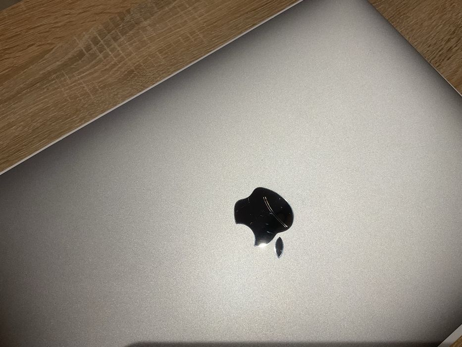MacBook Air 13 Silver 2019 (bardzo dobry stan)